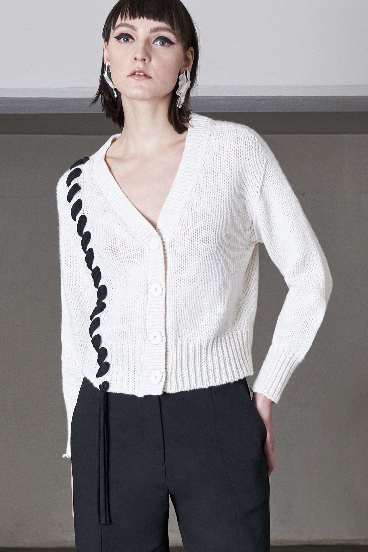 Cardigan con ricamo a mano - Eufonia