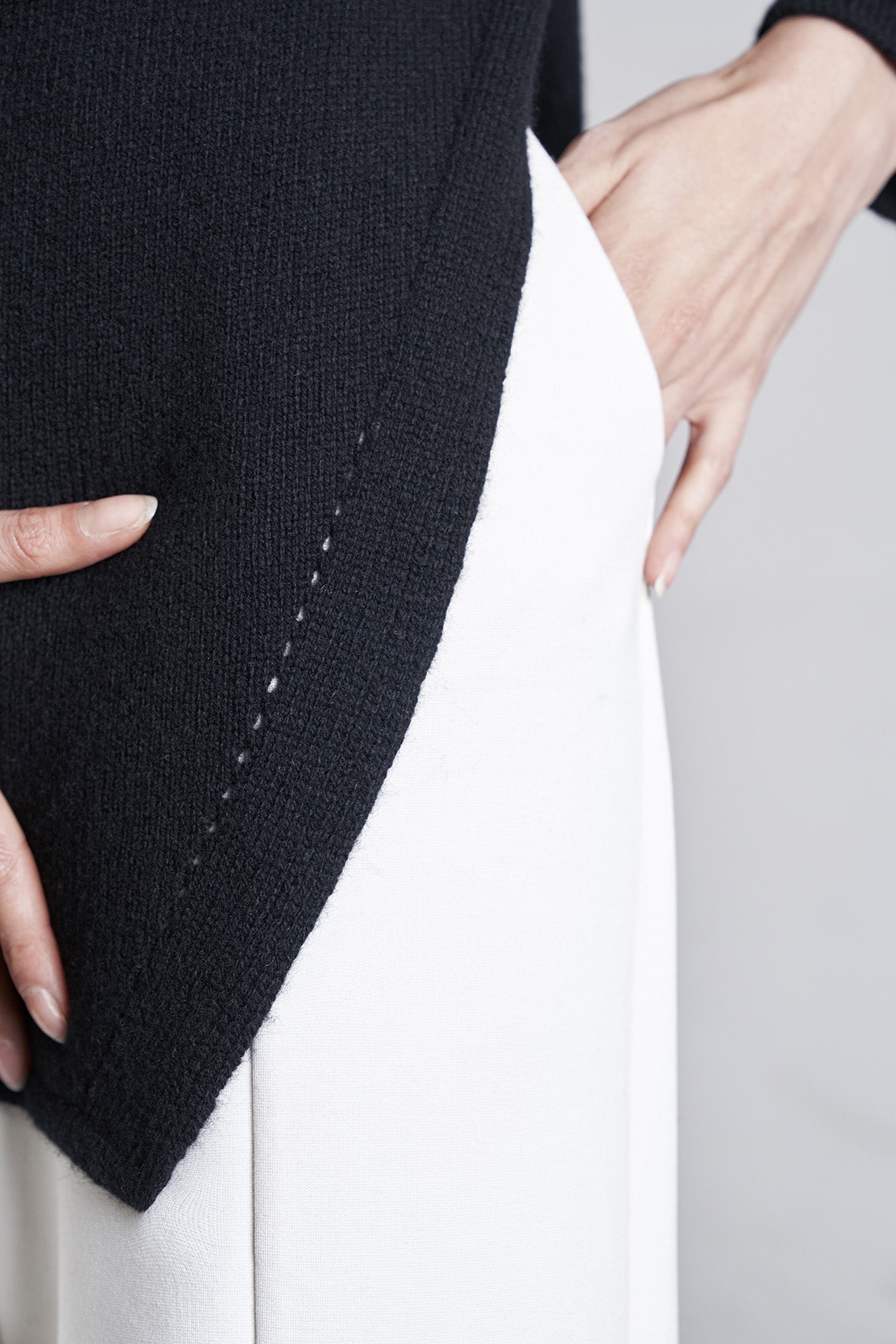 Maglione con spacco obliquo - Eufonia