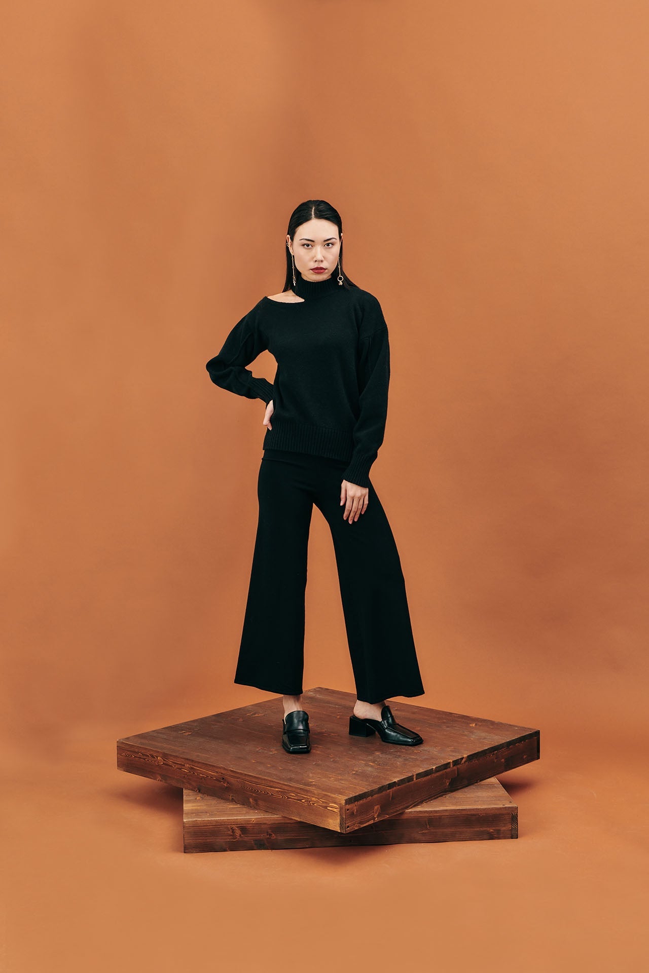 Pull cut-out sul collo - Eufonia