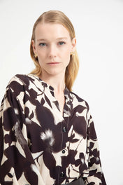 Blusa stampata in viscosa con collo alla coreana e maniche lunghe - Eufonia