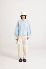 Camicia con maniche aperte e laccetti