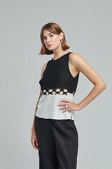 Canotta smanicata bicolor con treccia ad intarsio