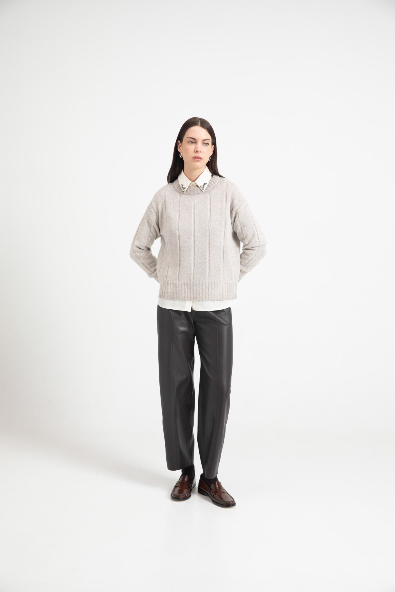 Maglia girocollo in lana e cashmere a coste larghe colore tortora - Eufonia