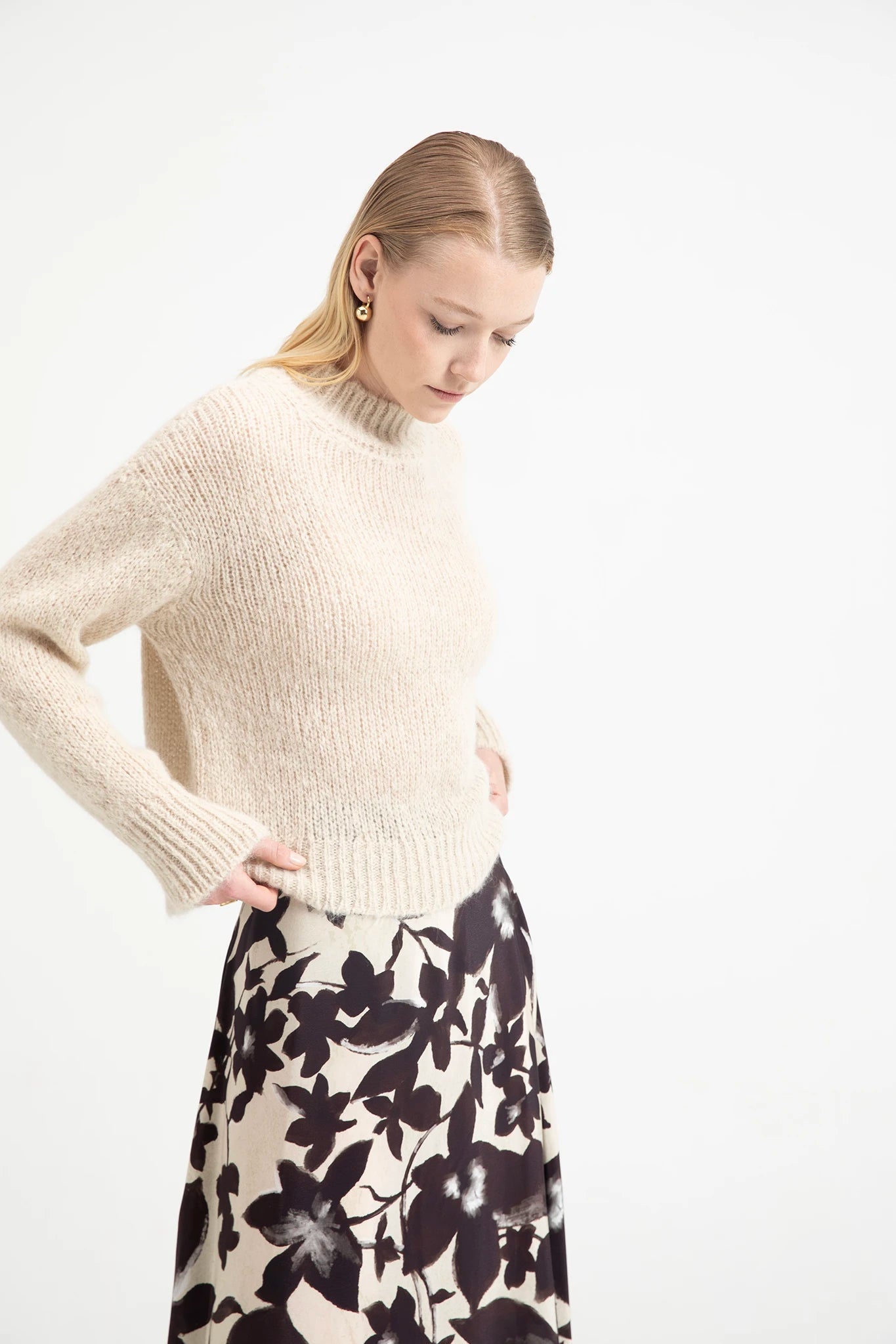 Maglia paricollo boxy in alpaca superfine color sesamo - Eufonia
