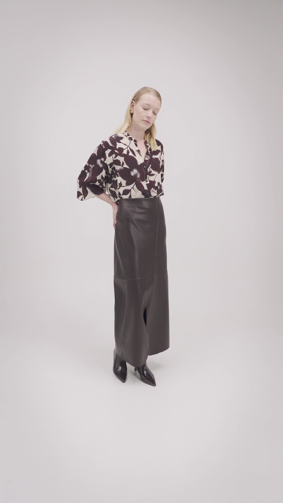 Printed viscose blouse with mandarin collar and long sleeves