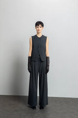 Gilet gessato con chiusura asimmetrica